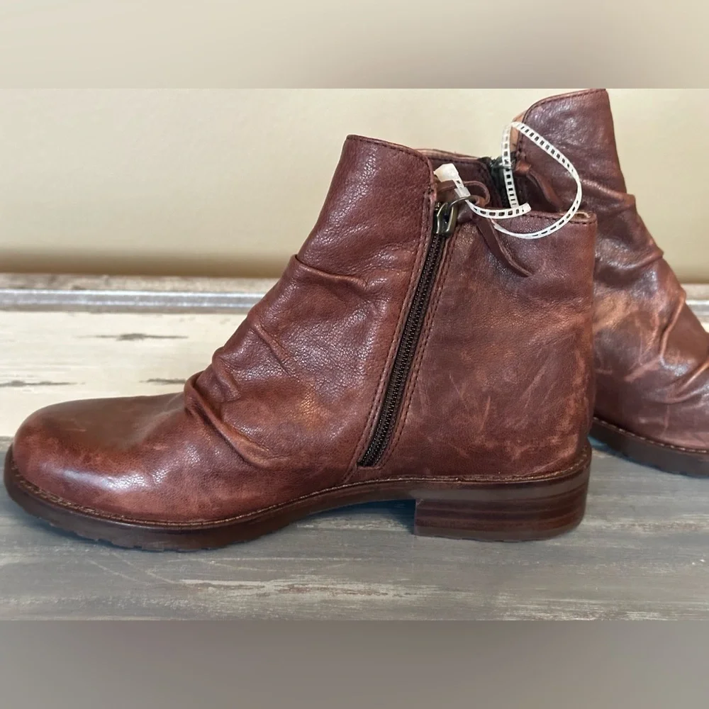 NWOT Sofft Brown Leather‎ Ankle Boots - Size 6.5
